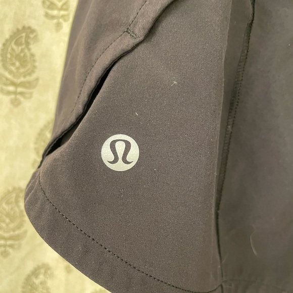 Lululemon black shorts size 8 - Picture 4 of 5